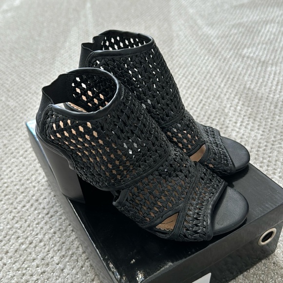 NWOT-Láuren Conrad—pep toe open back - Picture 4 of 5